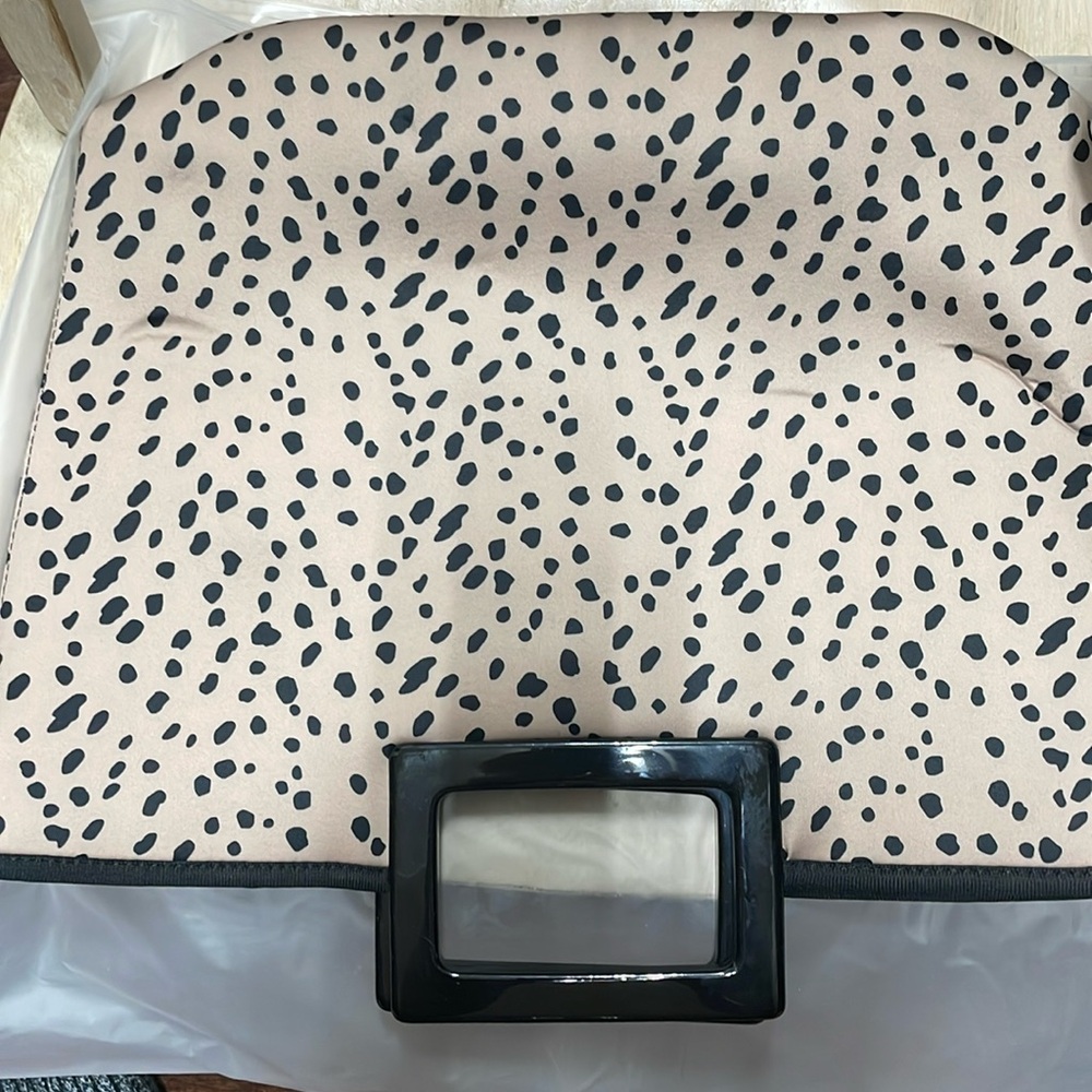 Bagging Rights animal print tote w/clutch